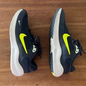 Nike kids revolution 7 (big kid) shoe.